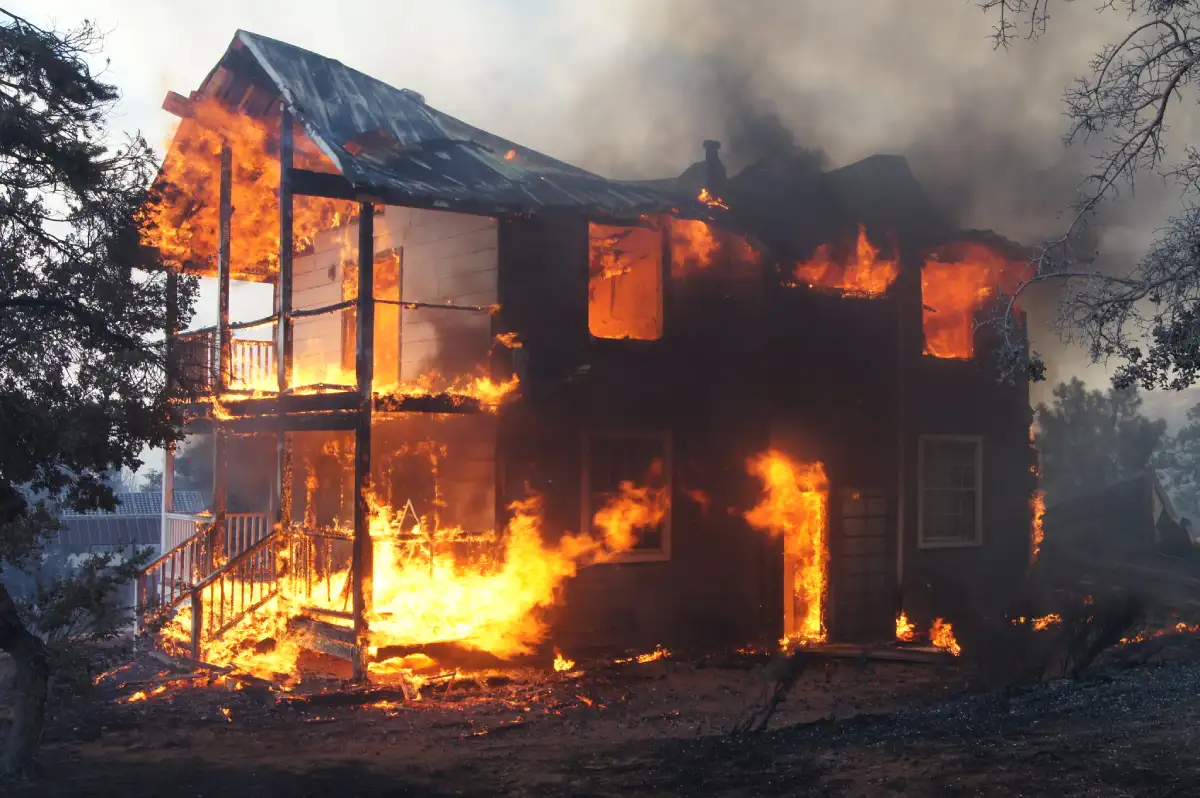 Bagaimana Cara Mencegah Dan Mengatasi Bahaya Kebakaran Di Lingkungan Kerja Atau Tempat Tinggal | Satya Wijaya Brama